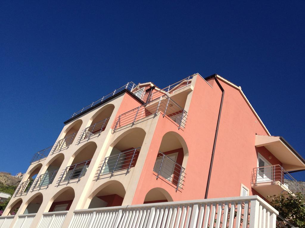Apartments Villa Amalia Omiš Dış mekan fotoğraf